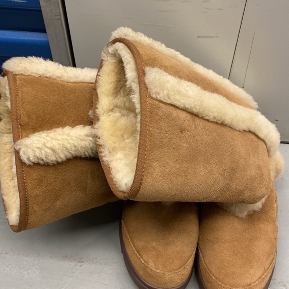 SUNBURST UGGS, Size 8, Great condition outside the repaired rip that was fixed. - Picture 14 of 15